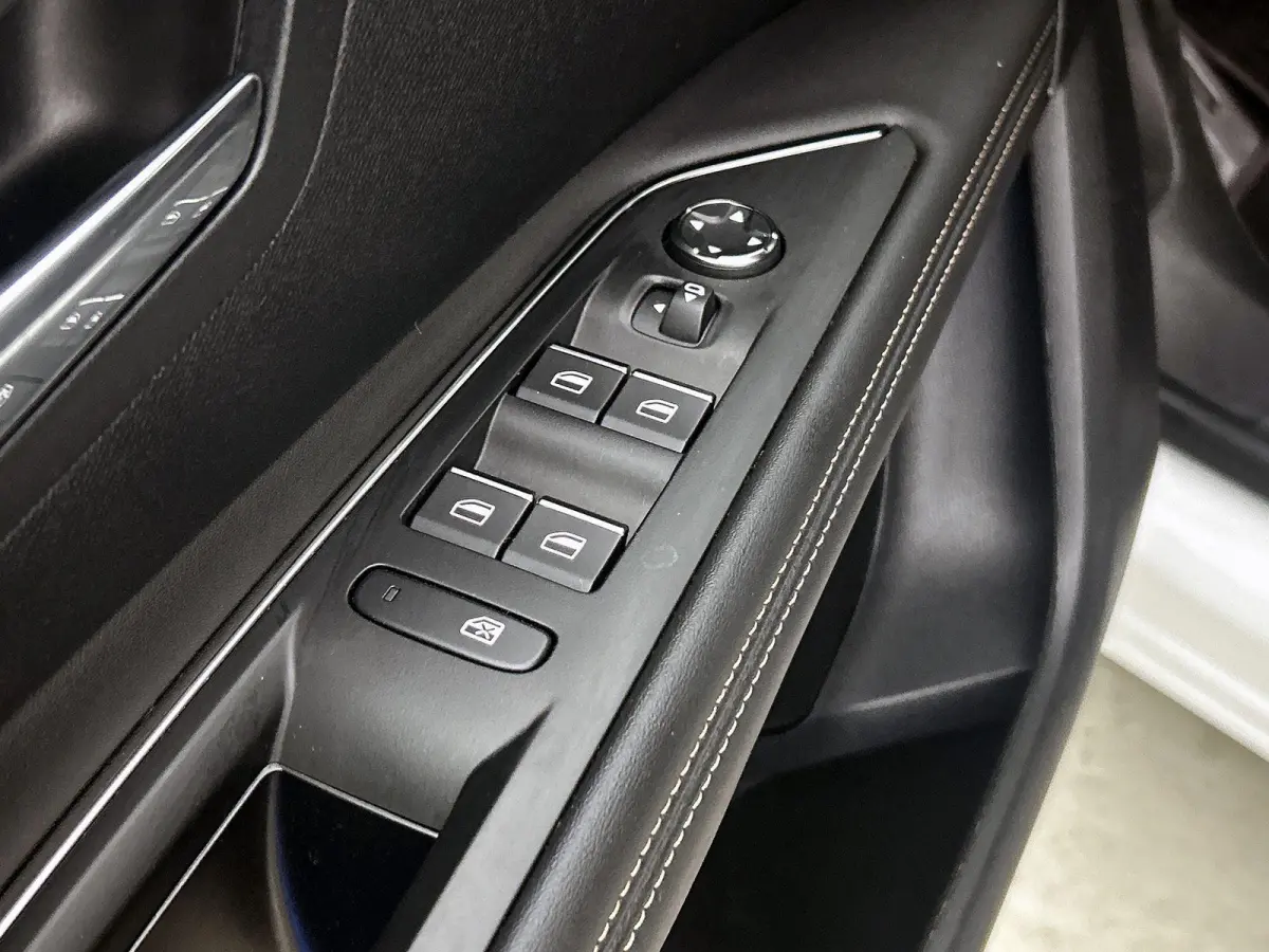 1.2 130pk GT Automaat | Elektrische Klep | Navigatie | Camera Voor + Achter | Keyless Entry/Start | 19"LMV | Full-LED | Stoelverwarming |