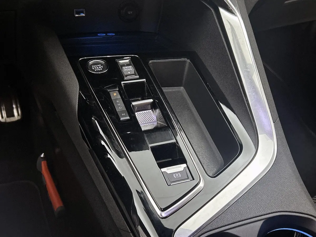 1.2 130pk GT Automaat | Elektrische Klep | Navigatie | Camera Voor + Achter | Keyless Entry/Start | 19"LMV | Full-LED | Stoelverwarming |