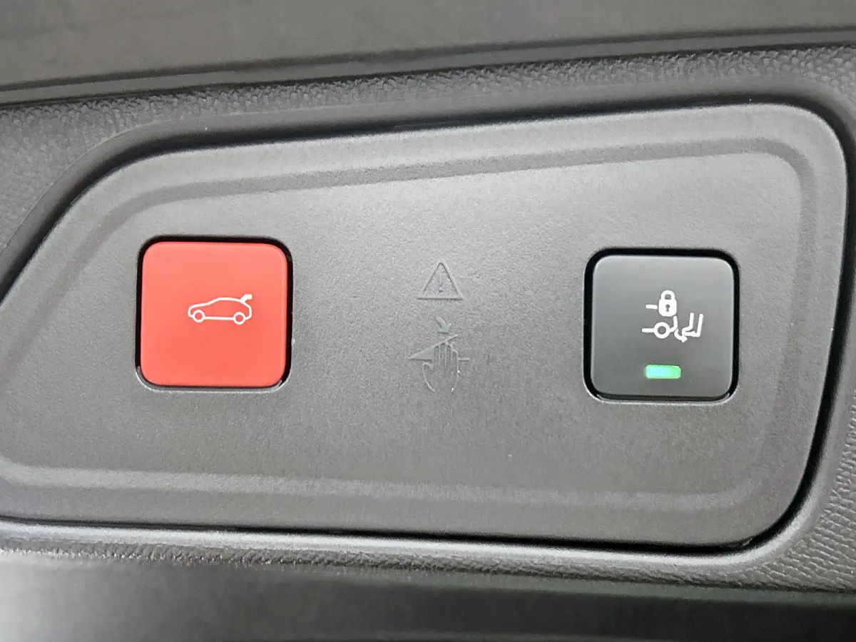 1.2 130pk GT Automaat | Elektrische Klep | Navigatie | Camera Voor + Achter | Keyless Entry/Start | 19"LMV | Full-LED | Stoelverwarming |