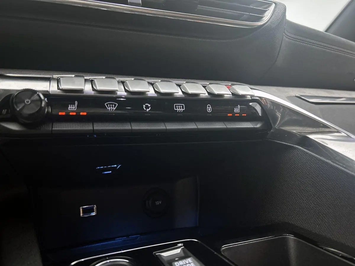1.2 130pk GT Automaat | Elektrische Klep | Navigatie | Camera Voor + Achter | Keyless Entry/Start | 19"LMV | Full-LED | Stoelverwarming |