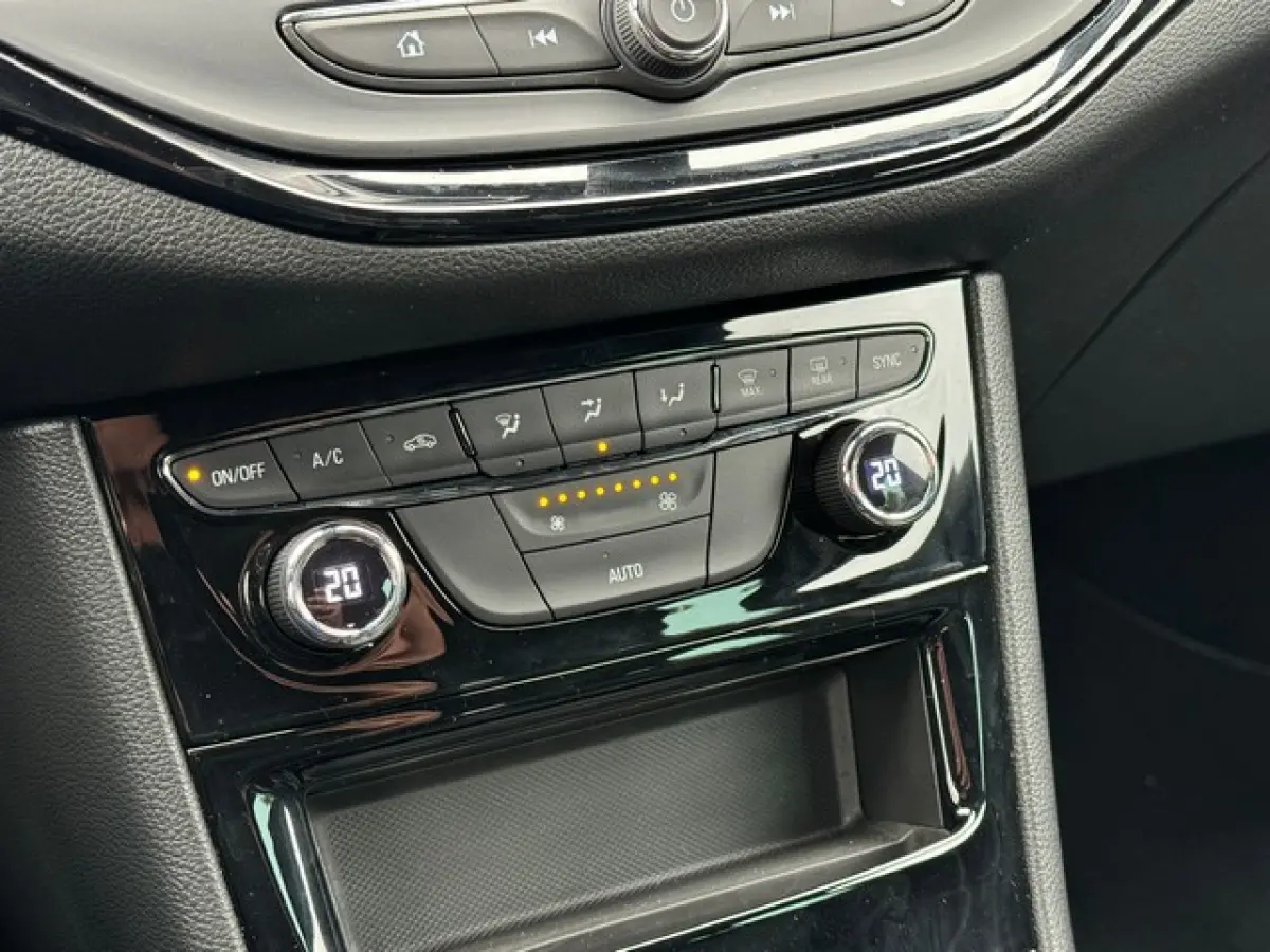 1.2 Turbo Edition 2020 met Navi/Camera, Trekhaak, Dodehoek, AGR