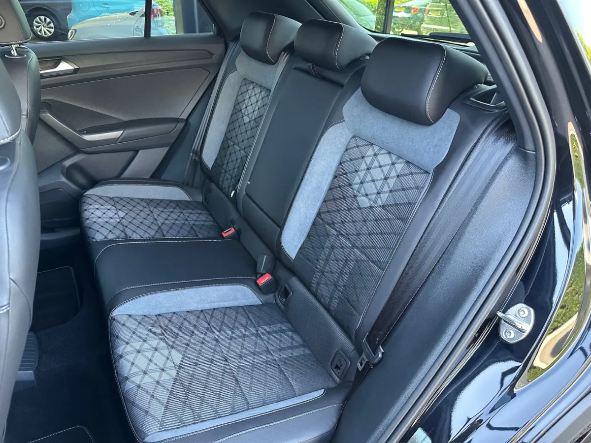 1.5 TSI 150pk DSG R-Line | Camera | Keyless | Elek. Achterklep | Dode hoek | Rijklaar incl. 1 jaar Bovag garantie