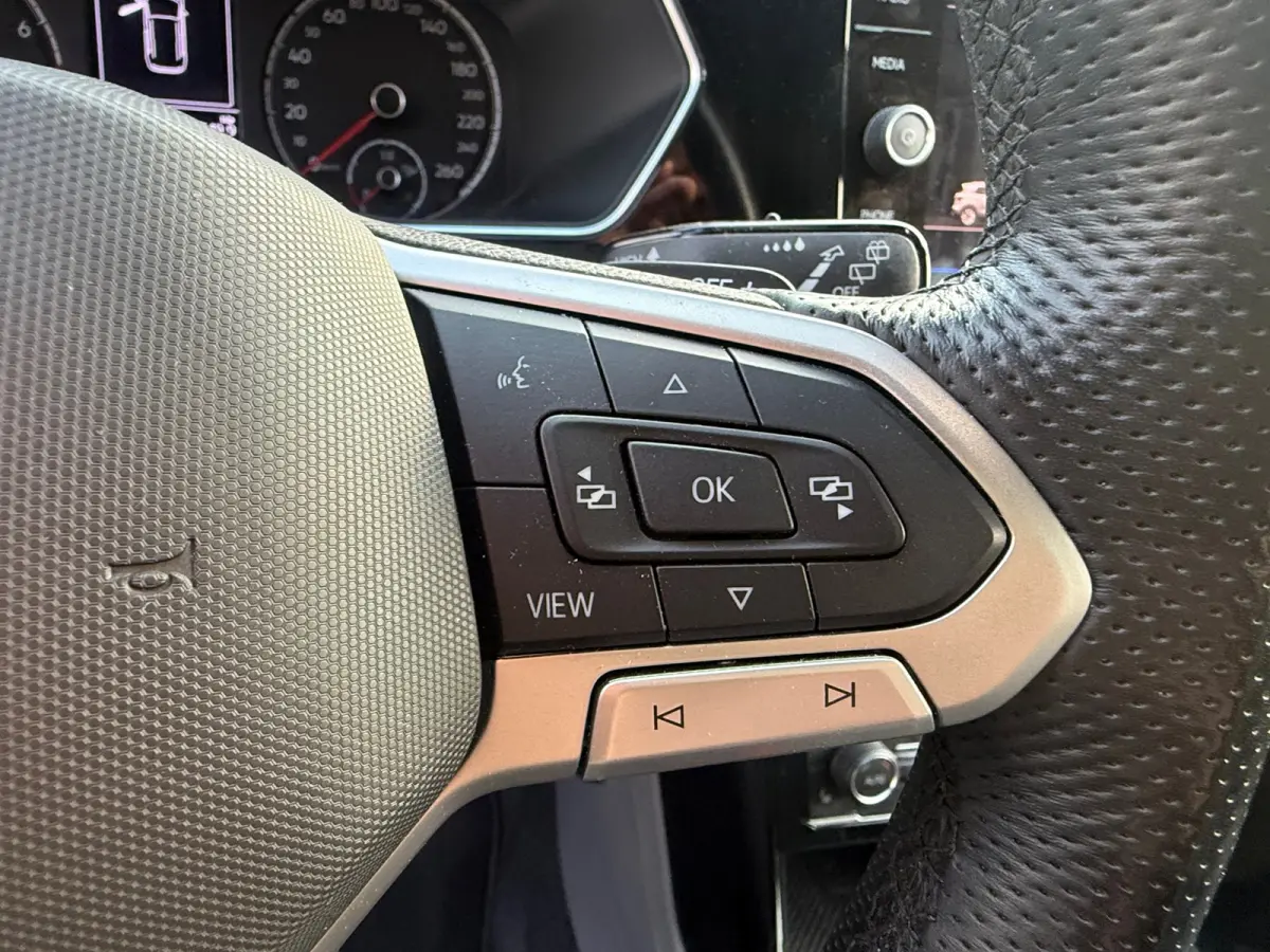 1.0 TSI 2x R-Line, Stoelverwarming,Apple Carplay/Android,Adaptieve Cruise control,Navigatie