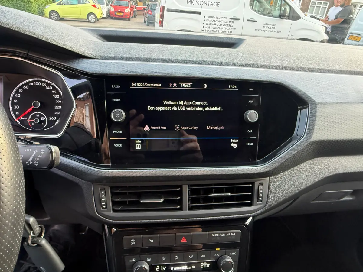 1.0 TSI 2x R-Line, Stoelverwarming,Apple Carplay/Android,Adaptieve Cruise control,Navigatie