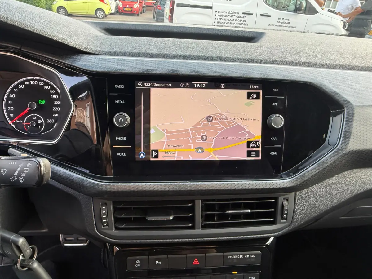 1.0 TSI 2x R-Line, Stoelverwarming,Apple Carplay/Android,Adaptieve Cruise control,Navigatie