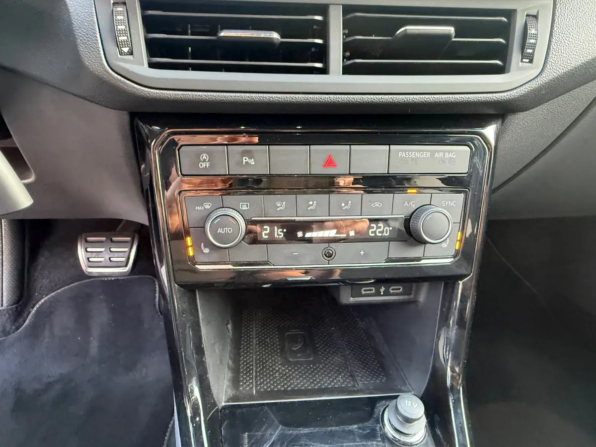 1.0 TSI 2x R-Line, Stoelverwarming,Apple Carplay/Android,Adaptieve Cruise control,Navigatie