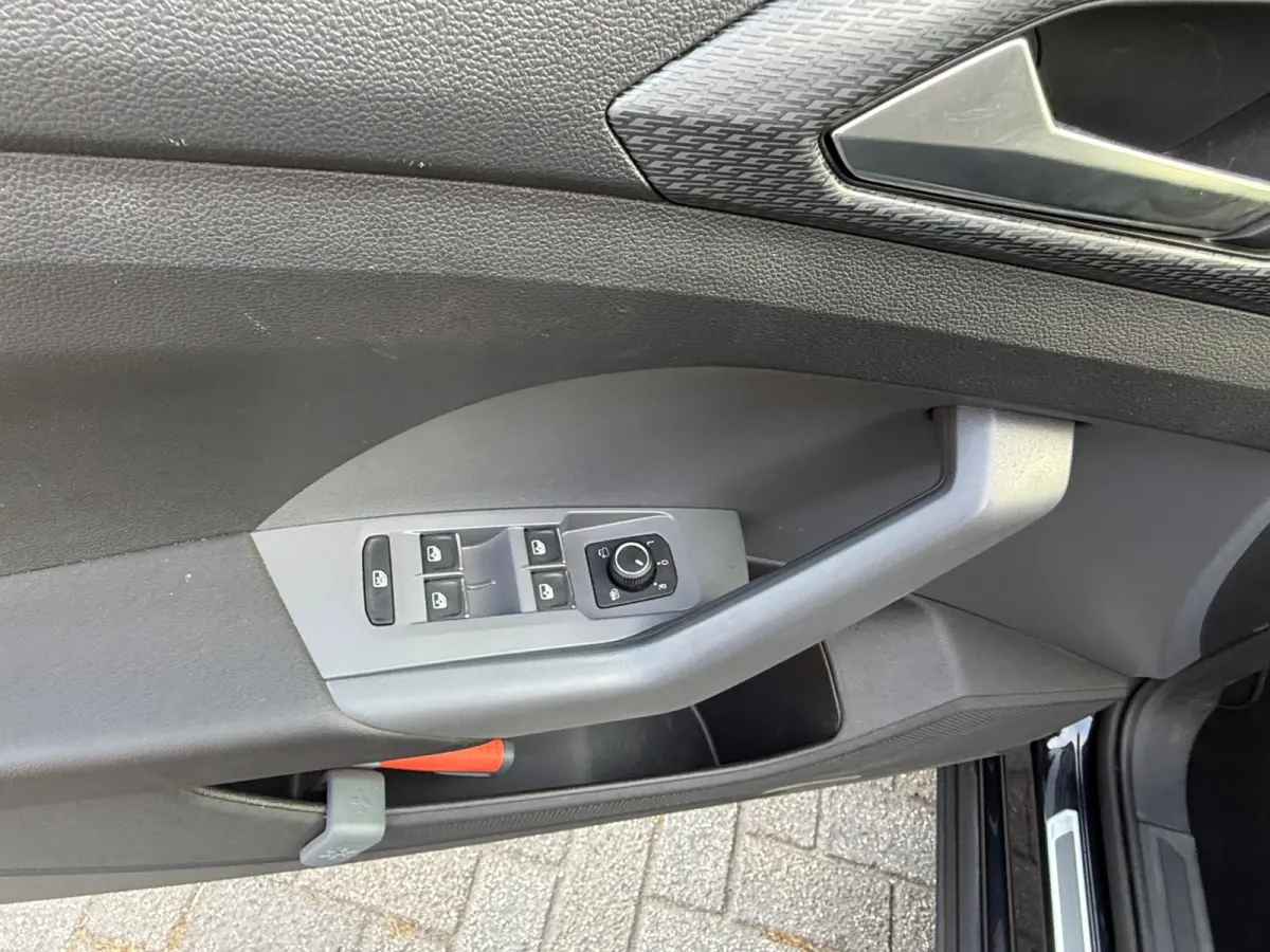 1.0 TSI 2x R-Line, Stoelverwarming,Apple Carplay/Android,Adaptieve Cruise control,Navigatie