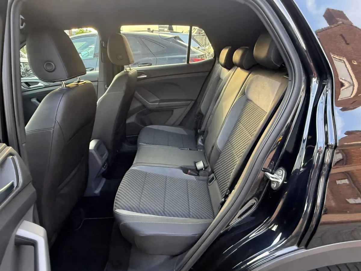 1.0 TSI 2x R-Line, Stoelverwarming,Apple Carplay/Android,Adaptieve Cruise control,Navigatie
