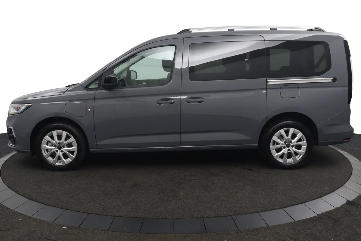 Grand PHEV Titanium | Winterpack | Driver Assistance Pack | LED Koplampen | LED Achterlichten | Keyless