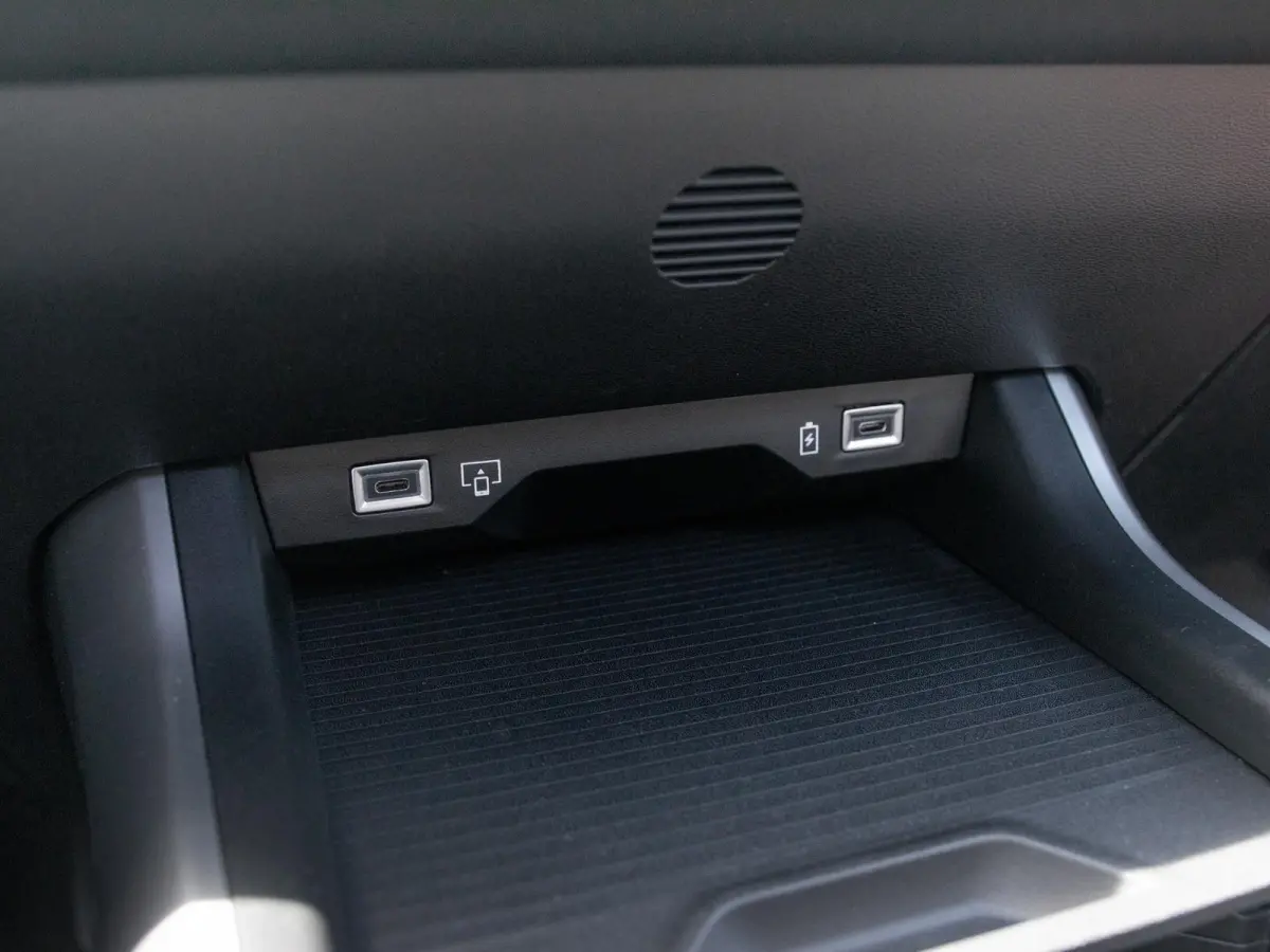 First Edition 74 kWh | Adapt. Cruise | Camera | Carplay | 20" | Elektr. A-Klep | Navi | Winter Pack | Schuif/Kanteldak | Premium Pack | Conv. Pack | Warmtepomp