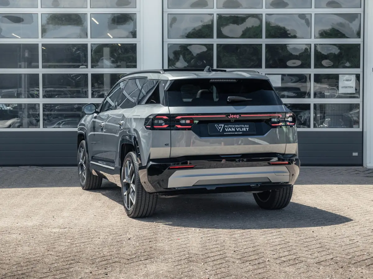First Edition 74 kWh | Adapt. Cruise | Camera | Carplay | 20" | Elektr. A-Klep | Navi | Winter Pack | Schuif/Kanteldak | Premium Pack | Conv. Pack | Warmtepomp