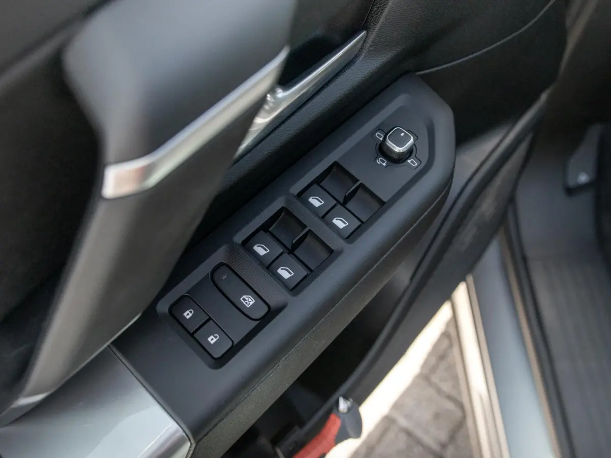 First Edition 74 kWh | Adapt. Cruise | Camera | Carplay | 20" | Elektr. A-Klep | Navi | Winter Pack | Schuif/Kanteldak | Premium Pack | Conv. Pack | Warmtepomp
