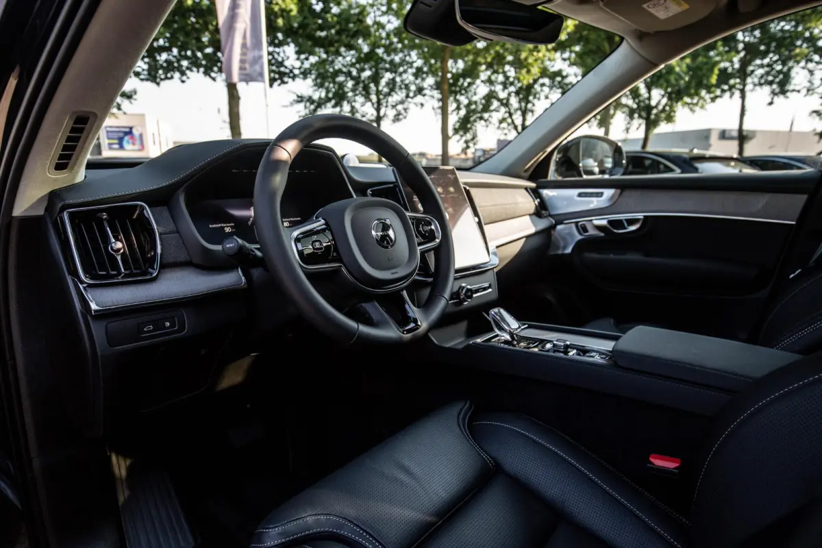 2.0 T8 Plug-in hybrid AWD Ultra Dark Exec. Ed.