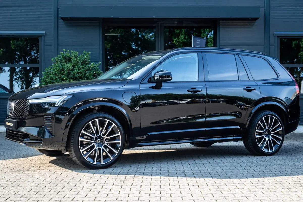 2.0 T8 Plug-in hybrid AWD Ultra Dark Exec. Ed.