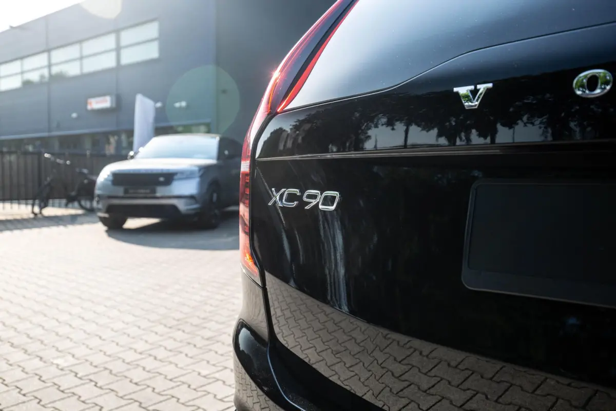 2.0 T8 Plug-in hybrid AWD Ultra Dark Exec. Ed.