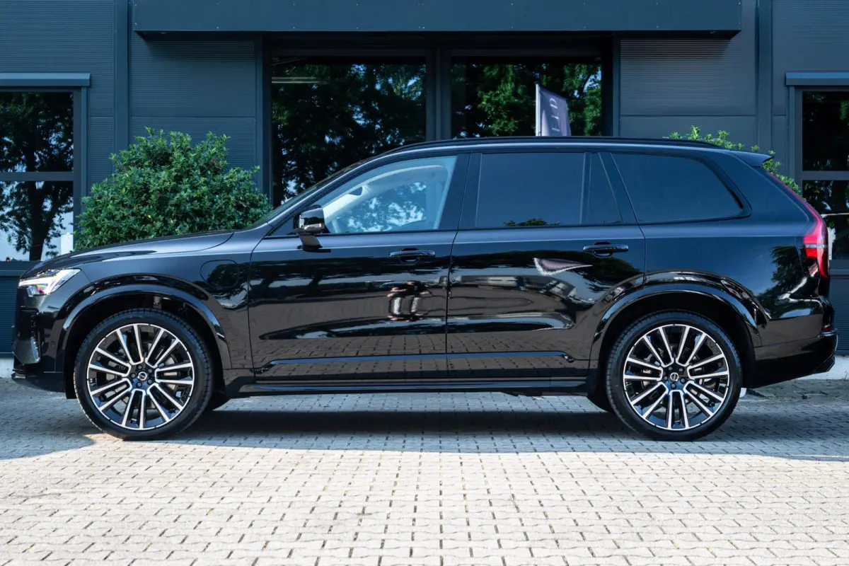 2.0 T8 Plug-in hybrid AWD Ultra Dark Exec. Ed.