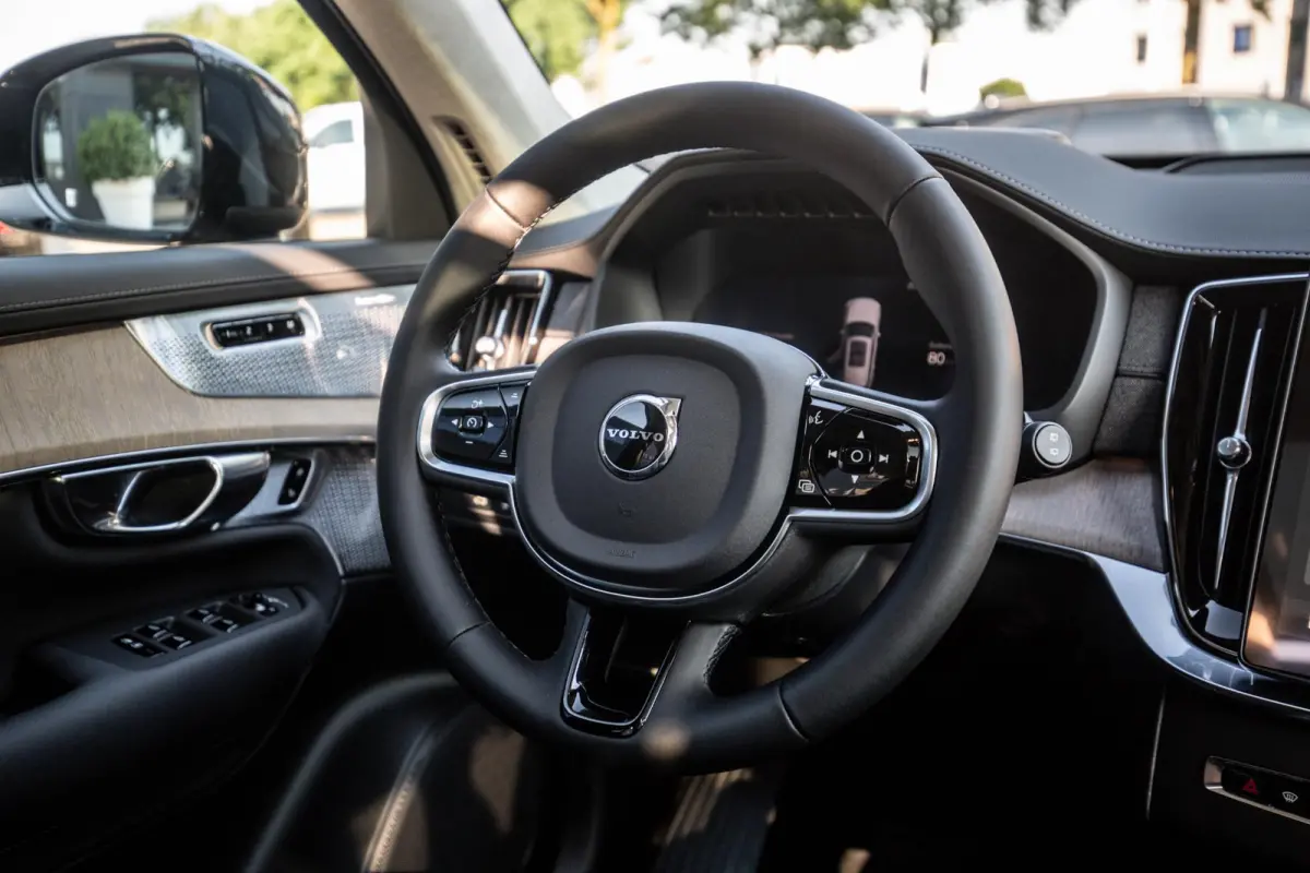 2.0 T8 Plug-in hybrid AWD Ultra Dark Exec. Ed.
