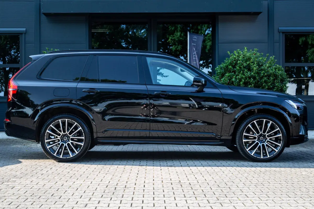 2.0 T8 Plug-in hybrid AWD Ultra Dark Exec. Ed.