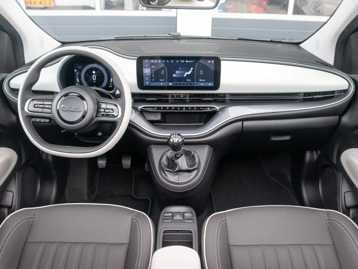 Hybrid La Prima Cabrio | Clima | LED | PDC | JBL Premium Audio | 17" | Camera | Canneloni Ivory/Piombo interieur