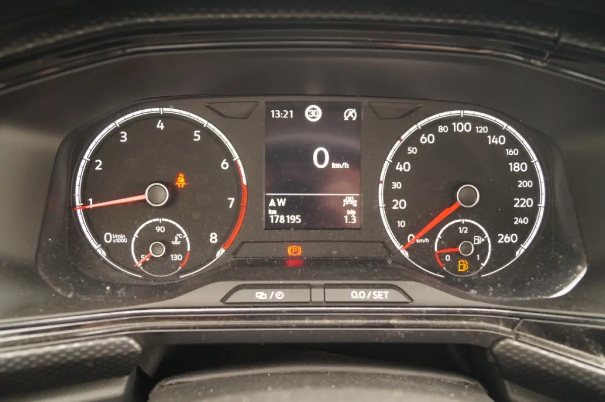 1.0 TSI Life -NAVI-PDC-AIRCO-DAB-CARPLAY-