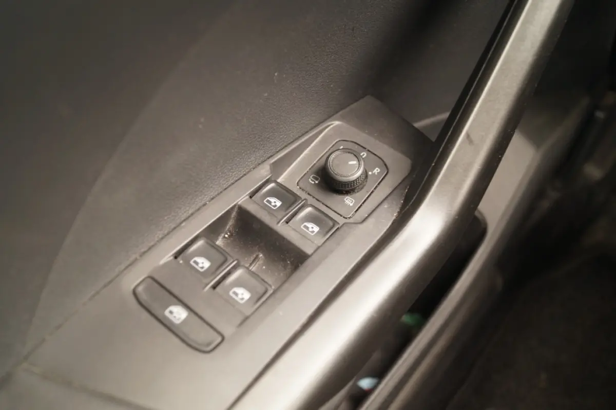 1.0 TSI Life -NAVI-PDC-AIRCO-DAB-CARPLAY-