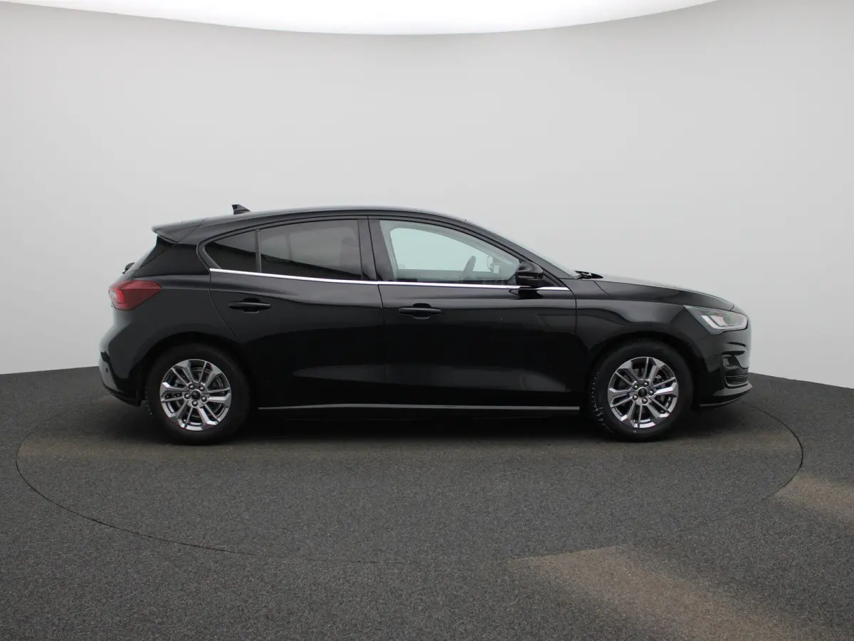 1.0 EcoBoost Hybrid Titanium | Climate Control | Cruise Control | Navigatie | Parkeersensoren V + A | Lichtmetalen Velgen | Apple Carplay/ Android Auto |