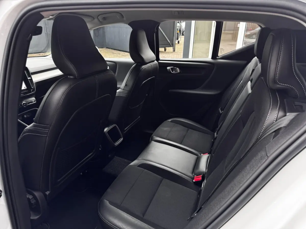 1.5 T3 Momentum Pro | NL-Auto | Elek. Achterklep | Parkeersensoren | Navigatie