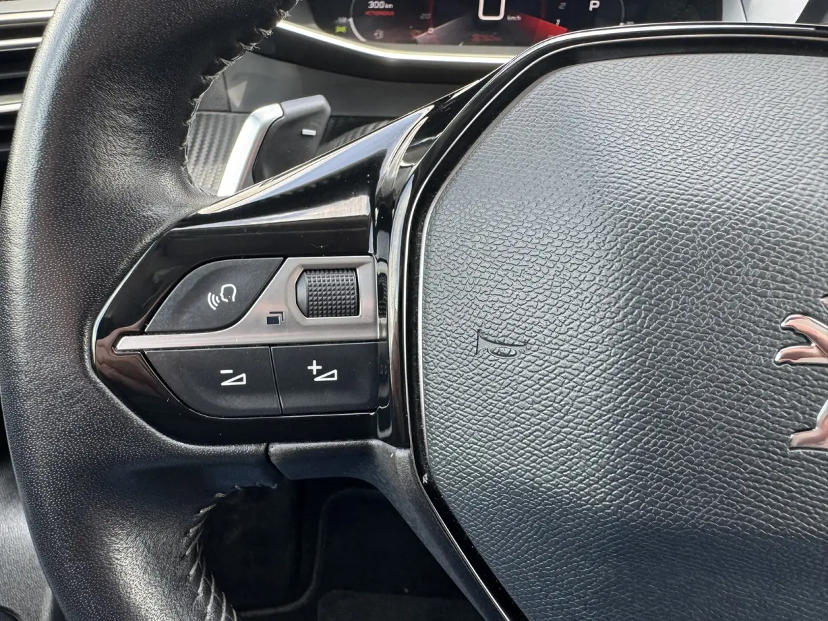1.2 PureTech Allure Automaat Led Panorama 360 Camera Trekhaak afn. Carplay Cruise