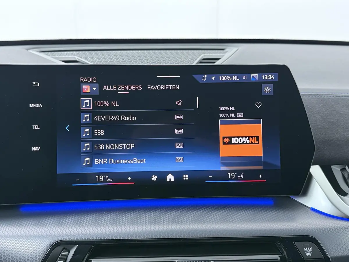 eDrive20 67 kWh M Sport Edition | SoH 100% | Comfort Access | Elektrisch bediende stoel | Massage | Panoramadak | Adaptive Cruise |
