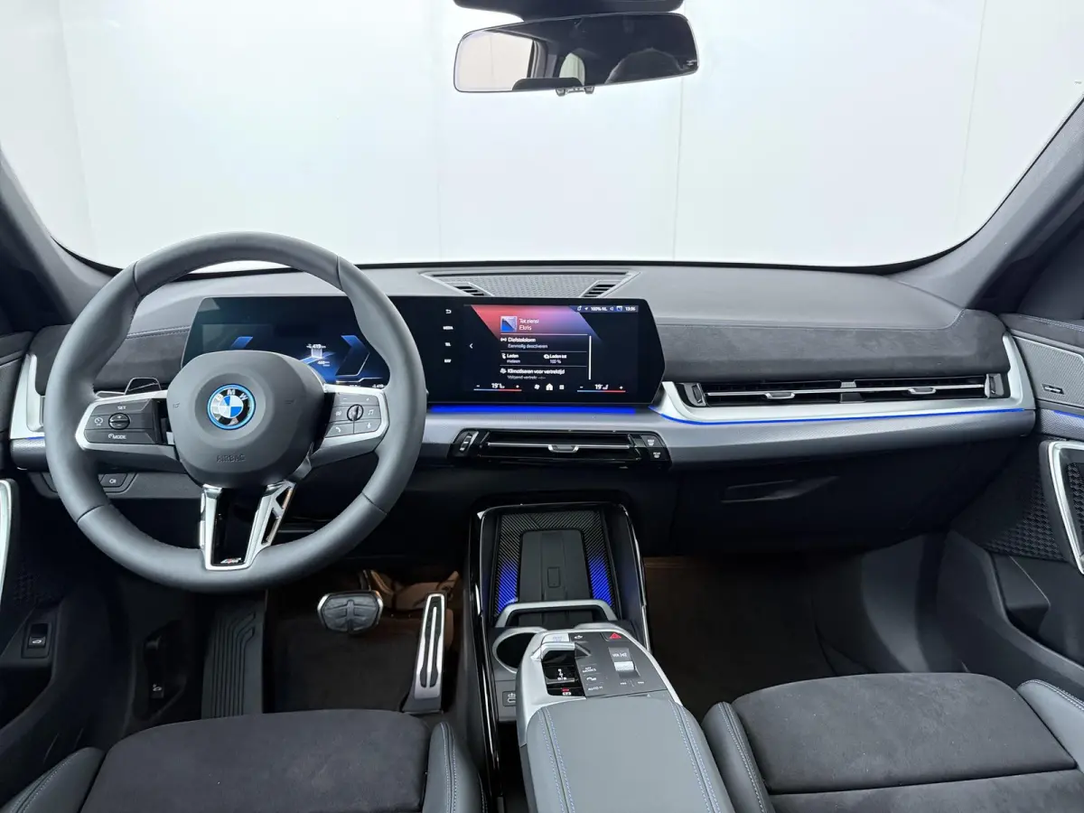 eDrive20 67 kWh M Sport Edition | SoH 100% | Comfort Access | Elektrisch bediende stoel | Massage | Panoramadak | Adaptive Cruise |