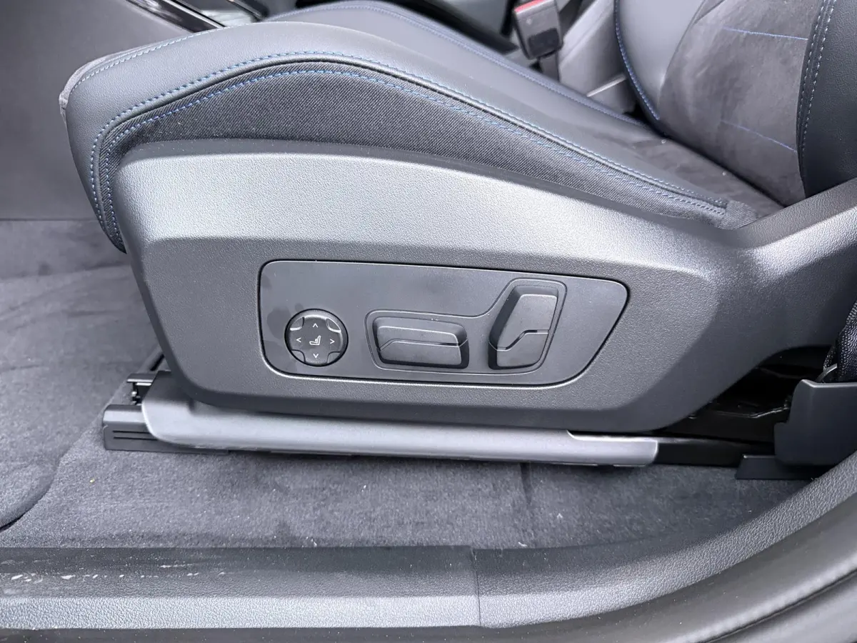 eDrive20 67 kWh M Sport Edition | SoH 100% | Comfort Access | Elektrisch bediende stoel | Massage | Panoramadak | Adaptive Cruise |