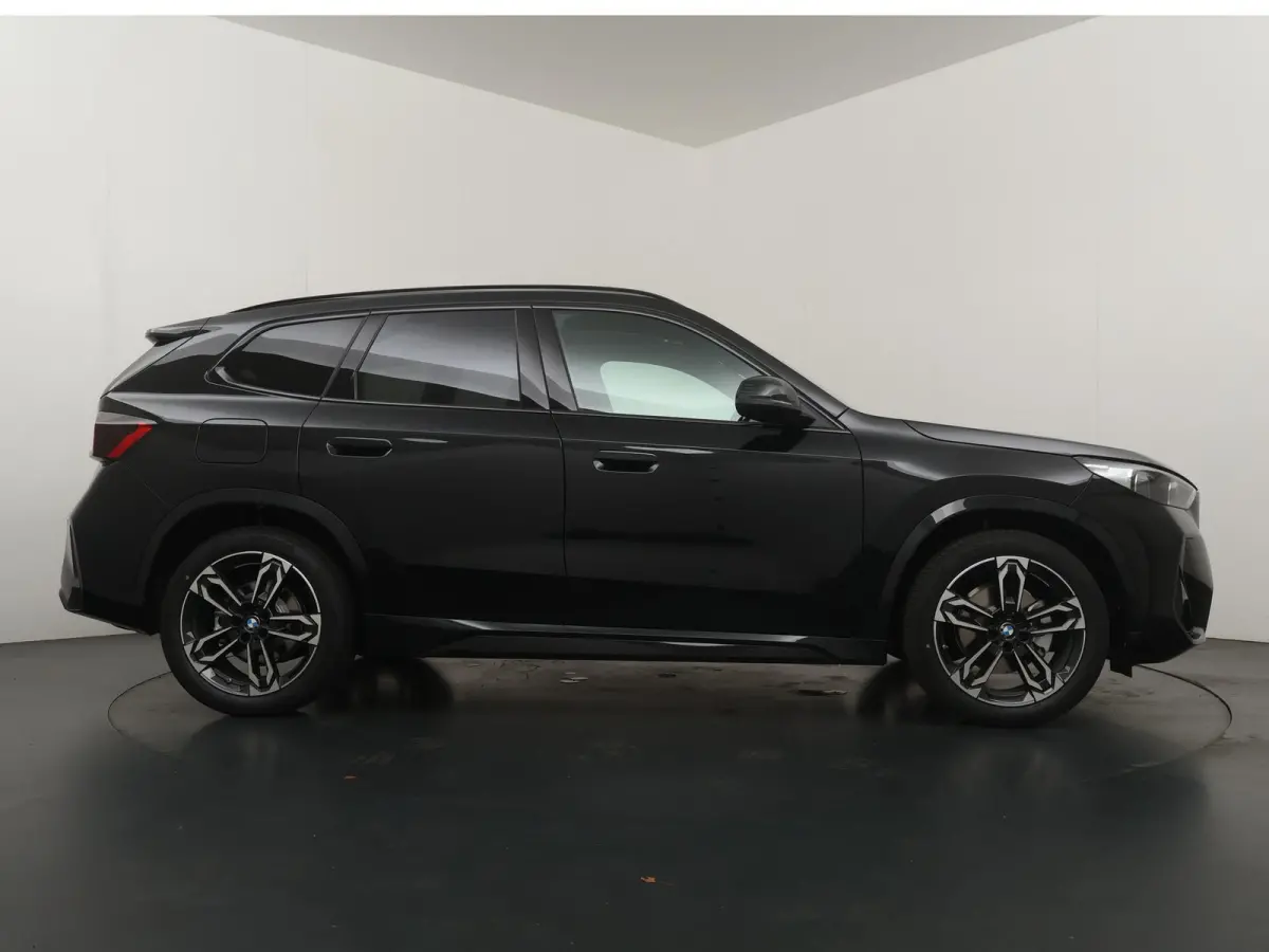 eDrive20 67 kWh M Sport Edition | SoH 100% | Comfort Access | Elektrisch bediende stoel | Massage | Panoramadak | Adaptive Cruise |