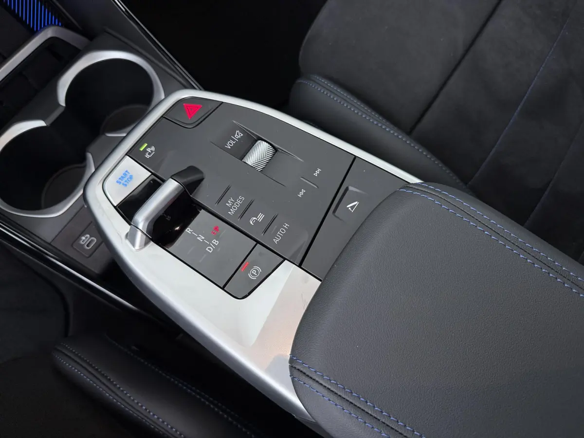 eDrive20 67 kWh M Sport Edition | SoH 100% | Comfort Access | Elektrisch bediende stoel | Massage | Panoramadak | Adaptive Cruise |