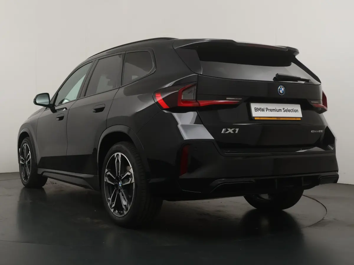 eDrive20 67 kWh M Sport Edition | SoH 100% | Comfort Access | Elektrisch bediende stoel | Massage | Panoramadak | Adaptive Cruise |