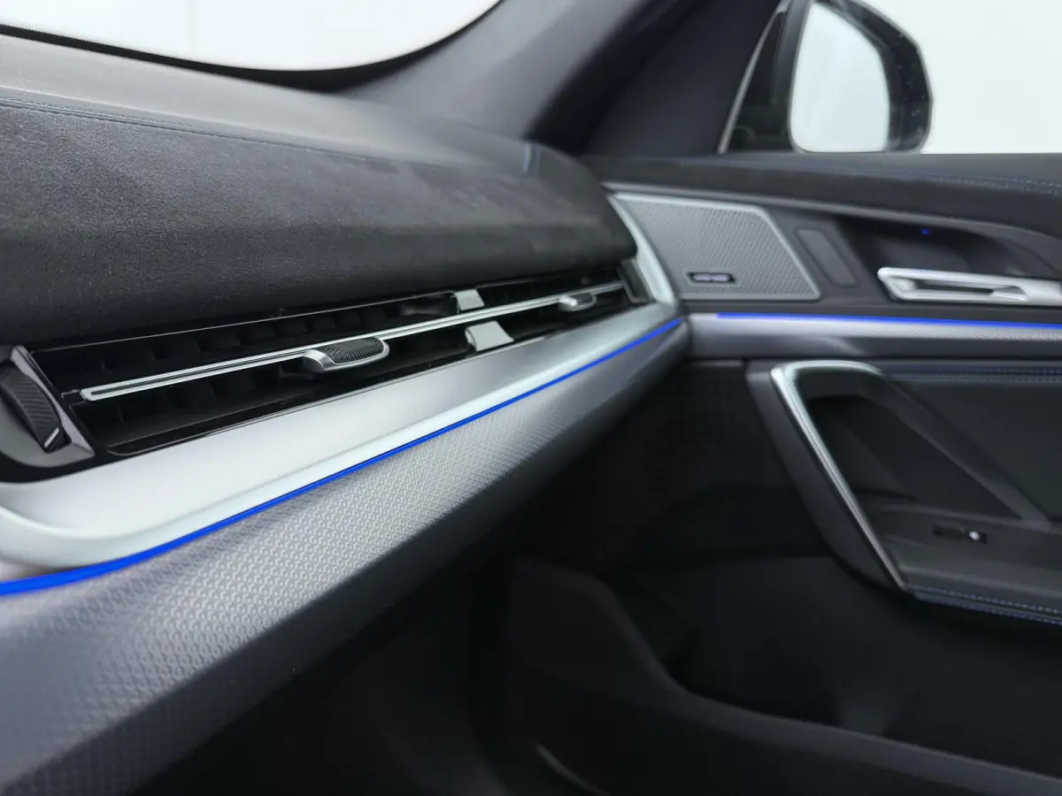 eDrive20 67 kWh M Sport Edition | SoH 100% | Comfort Access | Elektrisch bediende stoel | Massage | Panoramadak | Adaptive Cruise |