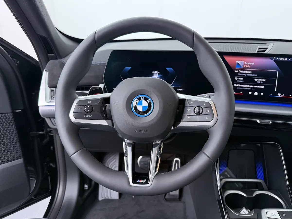 eDrive20 67 kWh M Sport Edition | SoH 100% | Comfort Access | Elektrisch bediende stoel | Massage | Panoramadak | Adaptive Cruise |