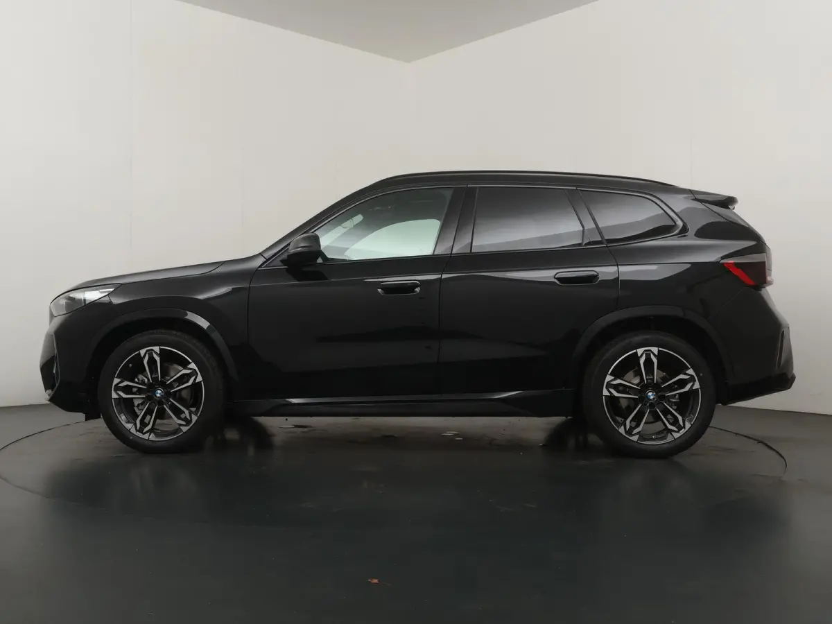 eDrive20 67 kWh M Sport Edition | SoH 100% | Comfort Access | Elektrisch bediende stoel | Massage | Panoramadak | Adaptive Cruise |