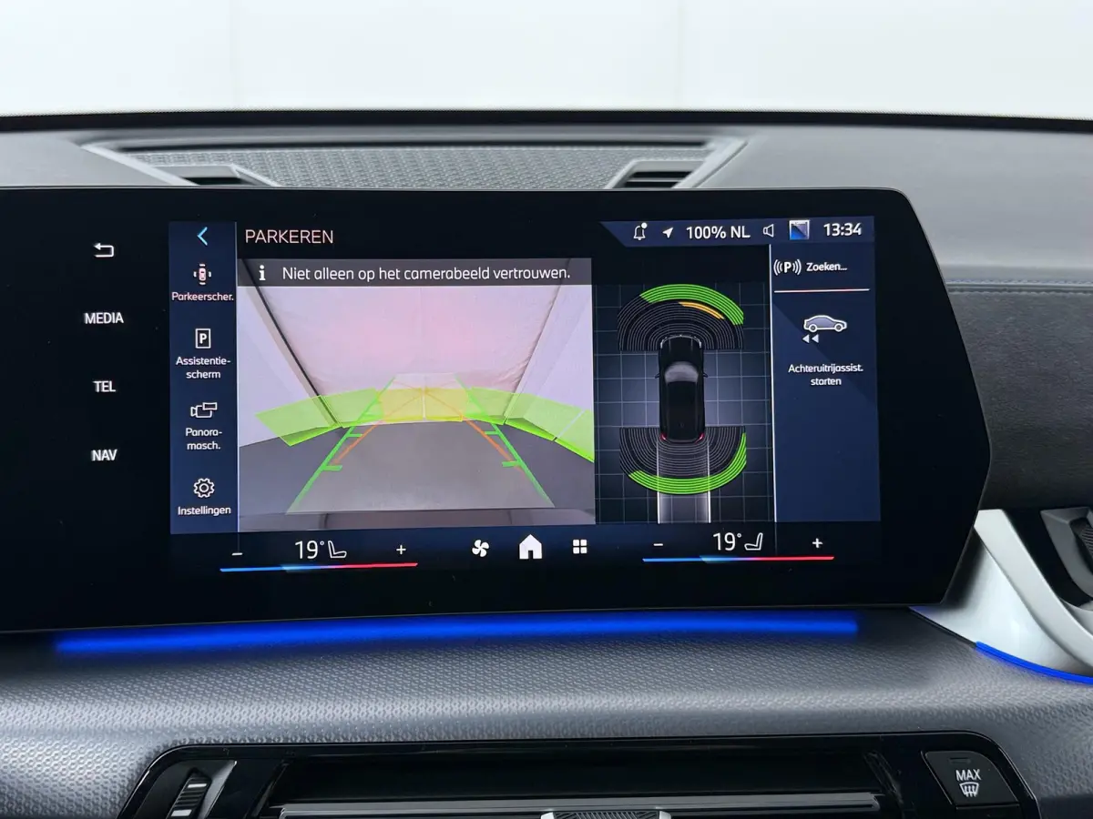 eDrive20 67 kWh M Sport Edition | SoH 100% | Comfort Access | Elektrisch bediende stoel | Massage | Panoramadak | Adaptive Cruise |