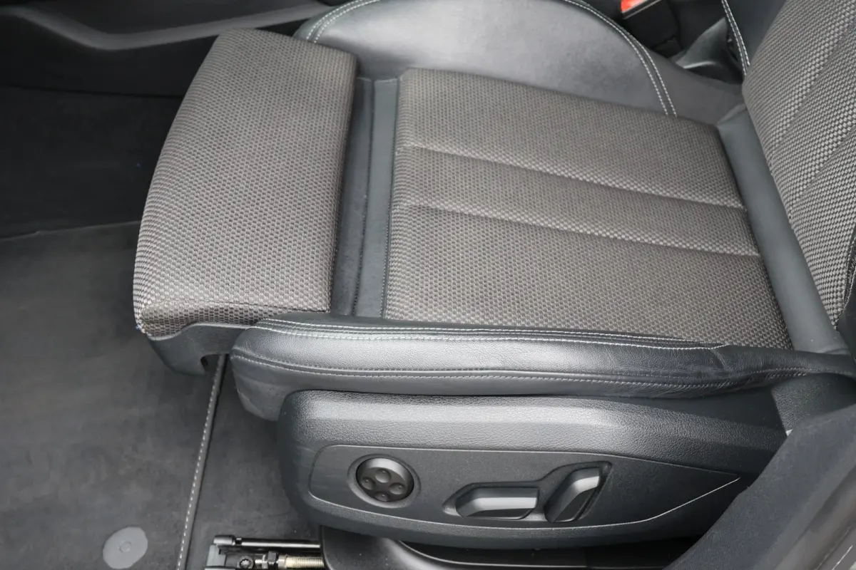 40 TFSI 204pk quattro S edition Competition | Elek. Sportstoelen | Audi-SOUND | Privacy Glas | Apple Carplay & Android Auto | Parkeersensoren | Sportonderstel | 19" Velgen