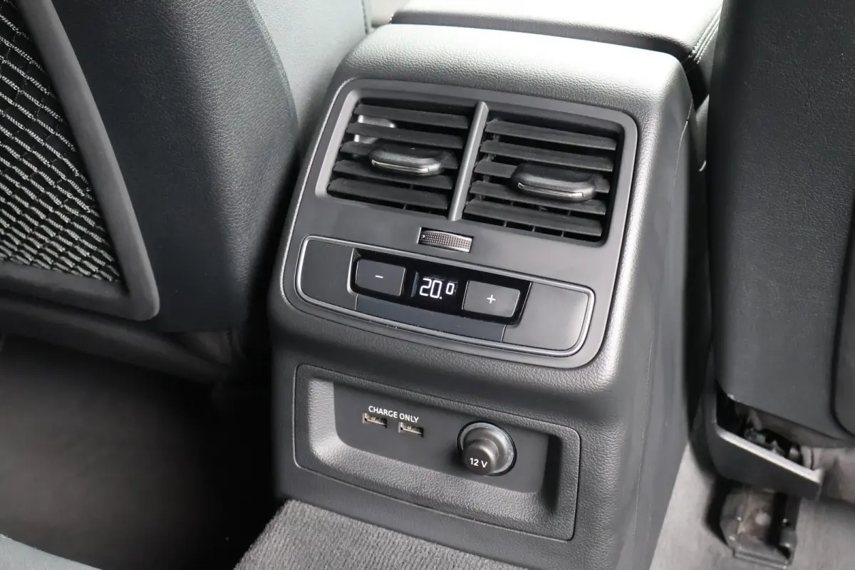 40 TFSI 204pk quattro S edition Competition | Elek. Sportstoelen | Audi-SOUND | Privacy Glas | Apple Carplay & Android Auto | Parkeersensoren | Sportonderstel | 19" Velgen