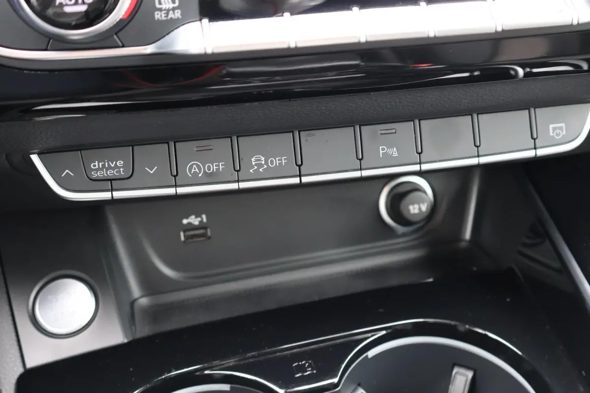40 TFSI 204pk quattro S edition Competition | Elek. Sportstoelen | Audi-SOUND | Privacy Glas | Apple Carplay & Android Auto | Parkeersensoren | Sportonderstel | 19" Velgen