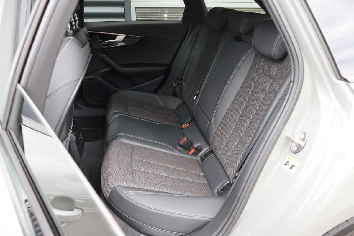 40 TFSI 204pk quattro S edition Competition | Elek. Sportstoelen | Audi-SOUND | Privacy Glas | Apple Carplay & Android Auto | Parkeersensoren | Sportonderstel | 19" Velgen