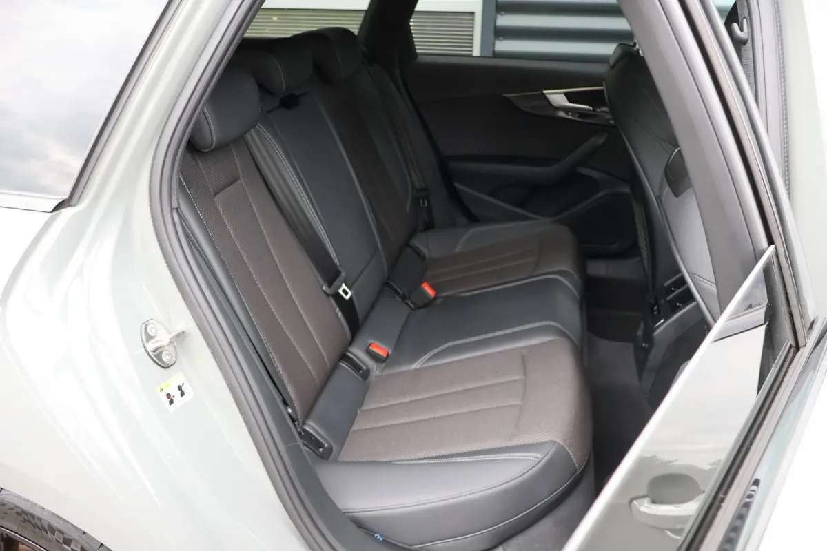 40 TFSI 204pk quattro S edition Competition | Elek. Sportstoelen | Audi-SOUND | Privacy Glas | Apple Carplay & Android Auto | Parkeersensoren | Sportonderstel | 19" Velgen