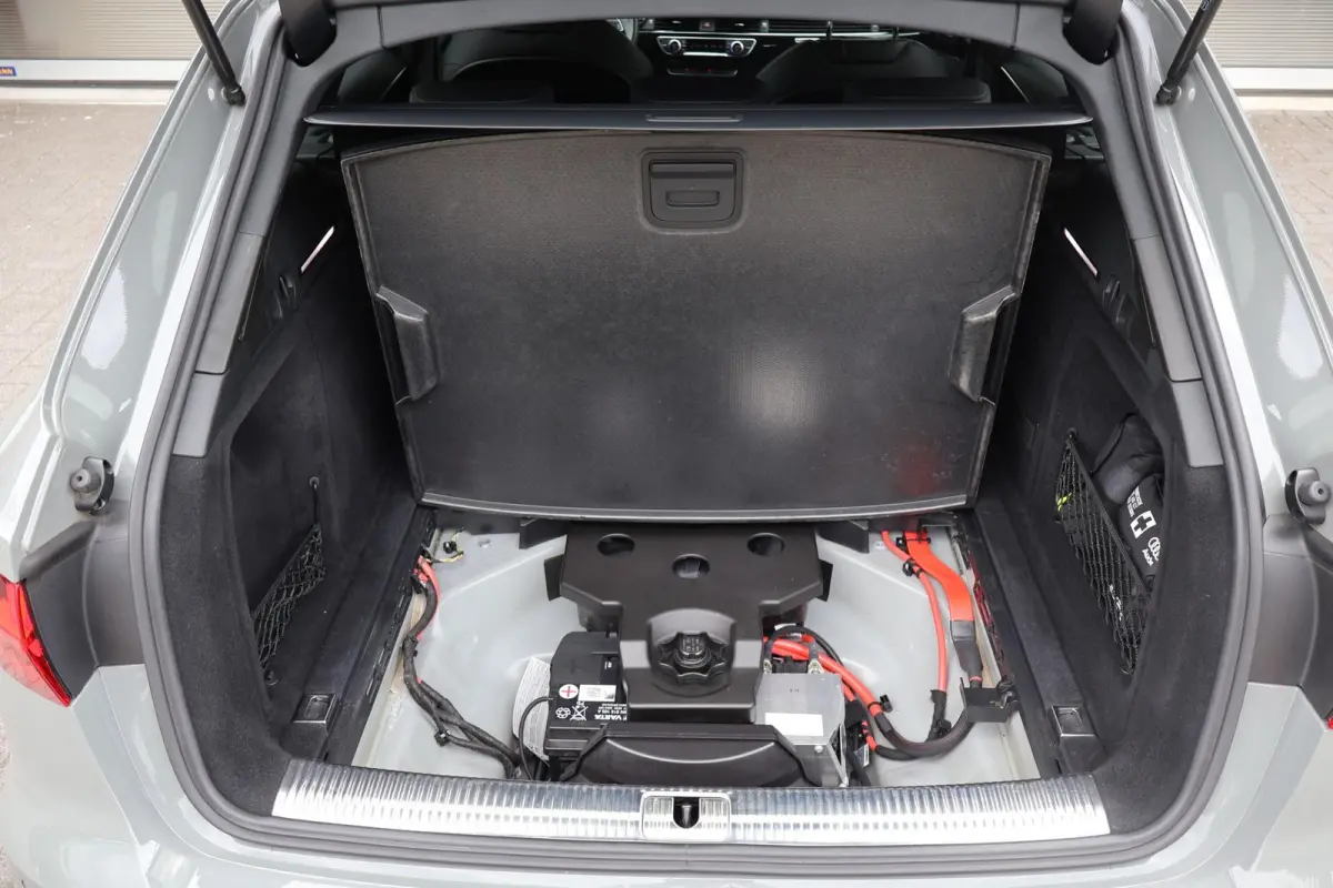 40 TFSI 204pk quattro S edition Competition | Elek. Sportstoelen | Audi-SOUND | Privacy Glas | Apple Carplay & Android Auto | Parkeersensoren | Sportonderstel | 19" Velgen