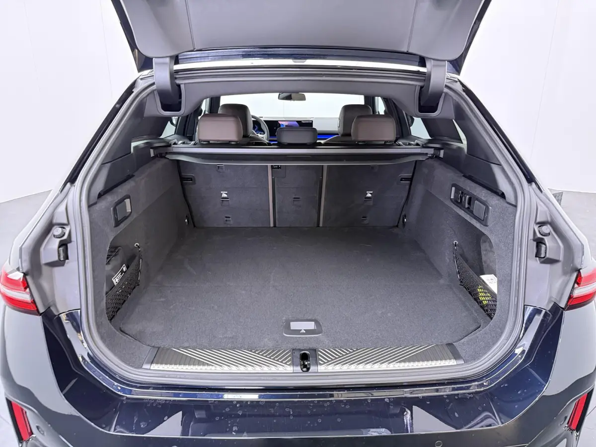 530e M Sport Edition | SoH 100% | M-Sport Pro | Head-Up | 360 Camera | Trekhaak | Comfort Access |