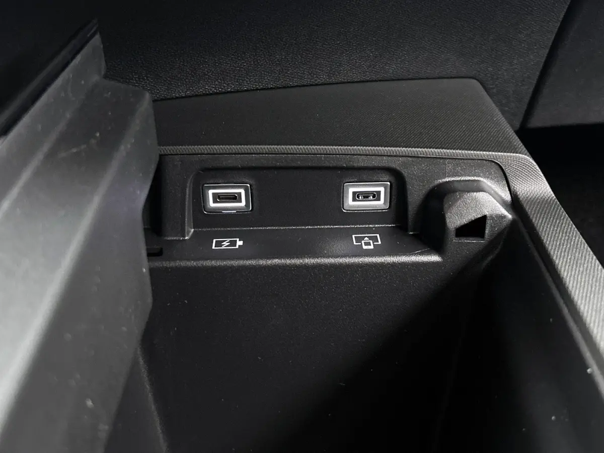1.6 plug-in Hybrid 225pk GT Exclusive Automaat | Schuif-/Kanteldak | Elektrische Verstelb. Bestuurdersstoel | 360° Camera | Navigatie | Stoelverwarming Voor + Achter | Leder | Elektrische K