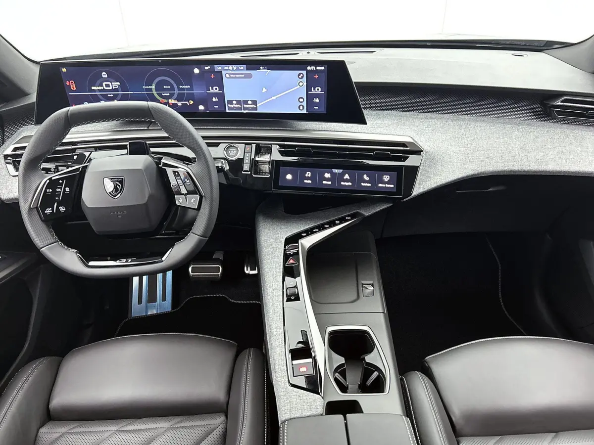 1.6 plug-in Hybrid 225pk GT Exclusive Automaat | Schuif-/Kanteldak | Elektrische Verstelb. Bestuurdersstoel | 360° Camera | Navigatie | Stoelverwarming Voor + Achter | Leder | Elektrische K