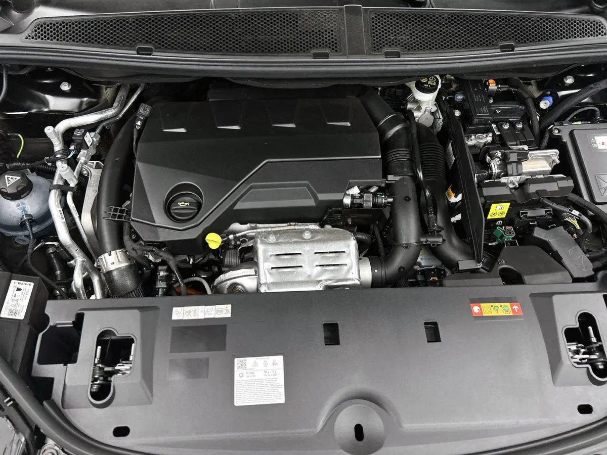 1.6 plug-in Hybrid 225pk GT Exclusive Automaat | Schuif-/Kanteldak | Elektrische Verstelb. Bestuurdersstoel | 360° Camera | Navigatie | Stoelverwarming Voor + Achter | Leder | Elektrische K