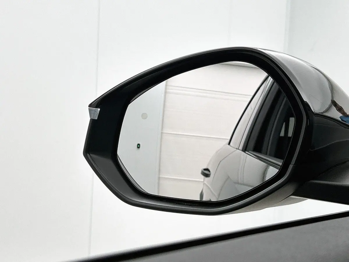 1.6 plug-in Hybrid 225pk GT Exclusive Automaat | Schuif-/Kanteldak | Elektrische Verstelb. Bestuurdersstoel | 360° Camera | Navigatie | Stoelverwarming Voor + Achter | Leder | Elektrische K