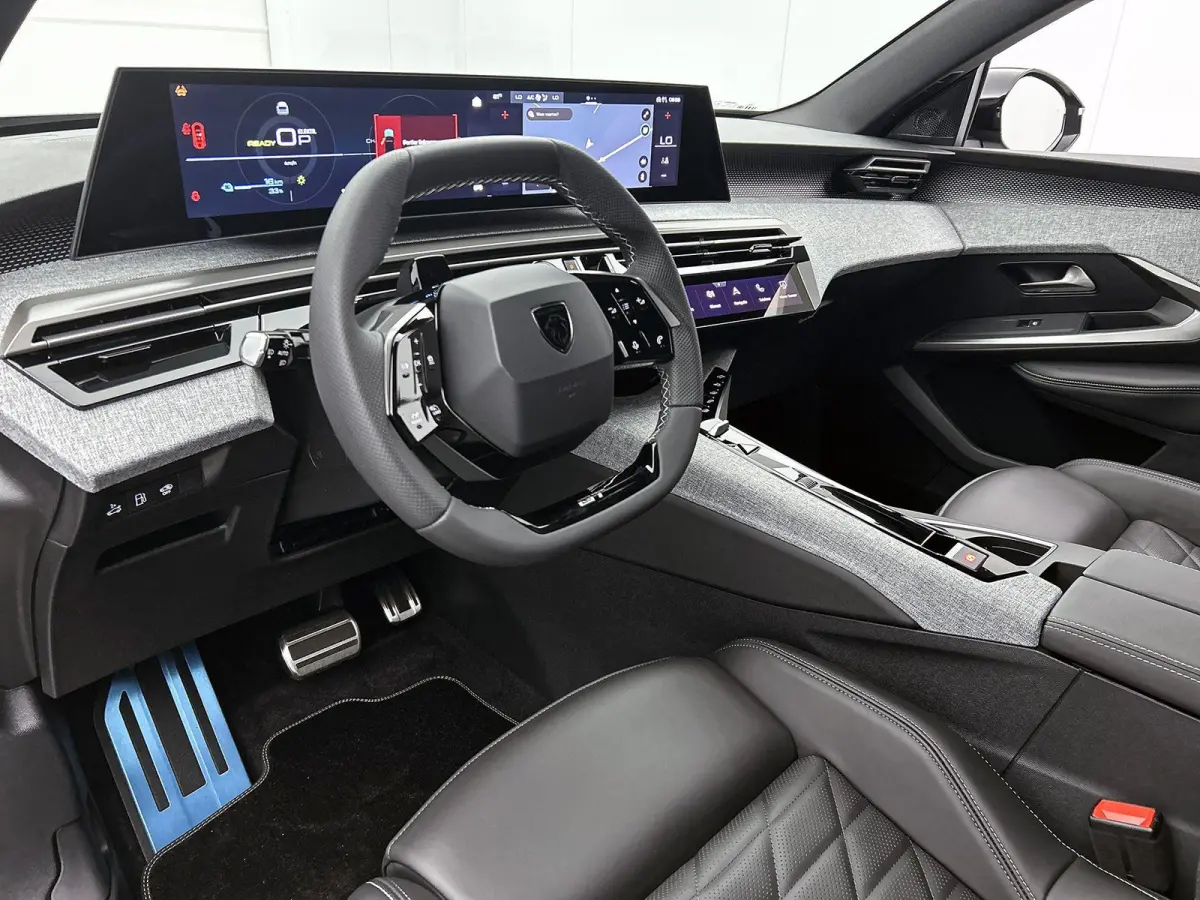 1.6 plug-in Hybrid 225pk GT Exclusive Automaat | Schuif-/Kanteldak | Elektrische Verstelb. Bestuurdersstoel | 360° Camera | Navigatie | Stoelverwarming Voor + Achter | Leder | Elektrische K
